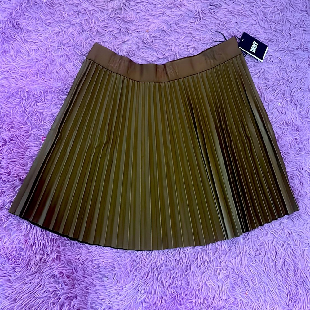 NWT DKNY High-Waist Pleated Faux Leather Logo Waistband Caper Mini Skirt Size XL